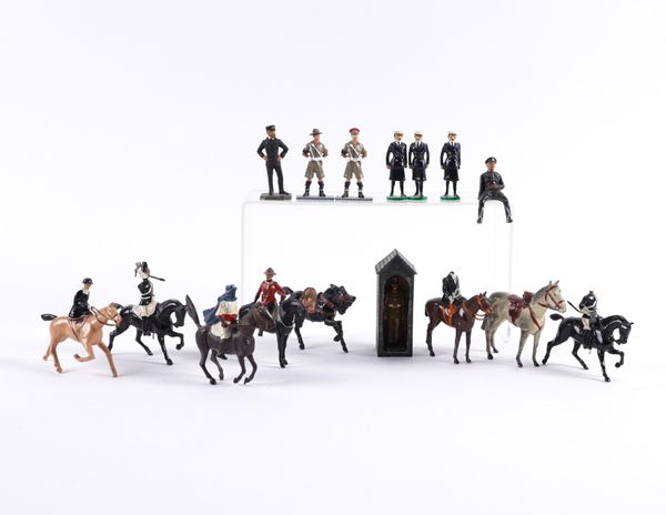 A GROUP OF ASSORTED CAST LEAD AND METAL MODELS INCLUDING SOME BRITAINS