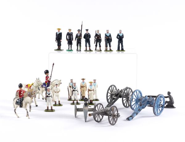 A GROUP OF ASSORED LOOSE LEAD AND METAL FIGURINES