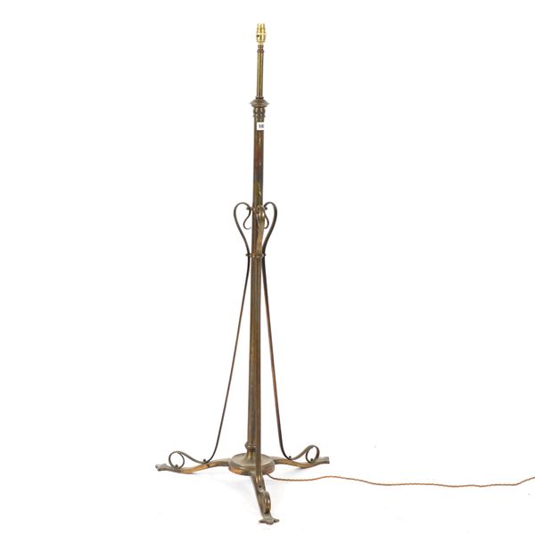 AN ARTS AND CRAFTS STYLE BRASS TELESCOPIC FLOOR STANDING LIGHT