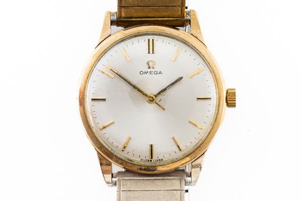 AN OMEGA 9CT GOLD CASED GENTLEMAN'S WRISTWATCH