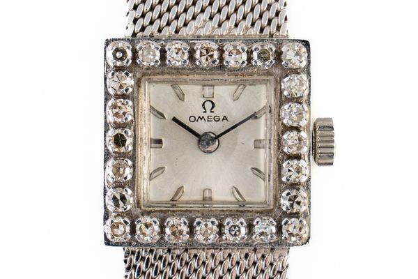 A WHITE GOLD AND DIAMOND LADY'S BRACELET WRISTWATCH