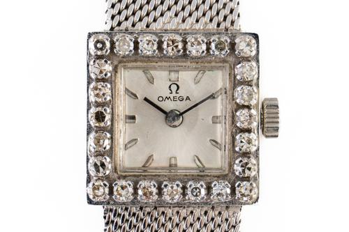 A WHITE GOLD AND DIAMOND LADY'S BRACELET WRISTWATCH