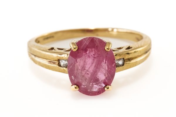 A RUBY AND WHITE SAPPHIRE RING