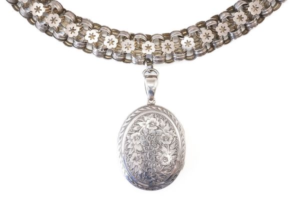 A VICTORIAN OVAL PENDANT LOCKET WITH A COLLAR NECKCHAIN (2)