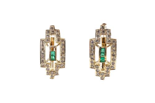 A PAIR OF GOLD, DIAMOND AND EMERALD EARCLIPS