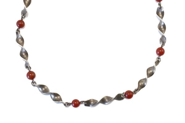 AN ANTHONY HAWKSLEY SILVER AND CORNELIAN NECKLACE