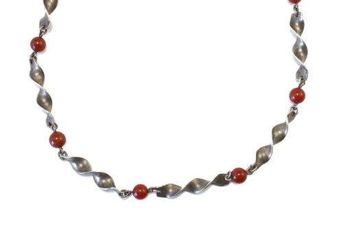 AN ANTHONY HAWKSLEY SILVER AND CORNELIAN NECKLACE