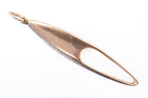 A 9CT GOLD RIBBON THREADER