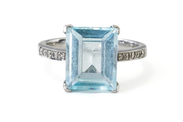 A TOPAZ RING (2)