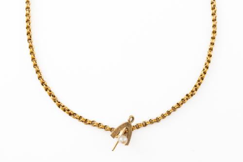 A GOLD CIRCULAR LINK NECKCHAIN WITH A CULTURED PEARL PENDANT