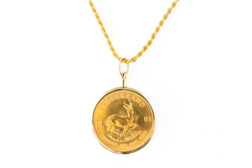 A 1981 KRUGERRAND WITH A GOLD ROPETWIST LINK NECKCHAIN (2)