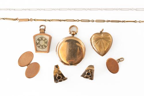 SIX ITEMS OF JEWELLERY (8)