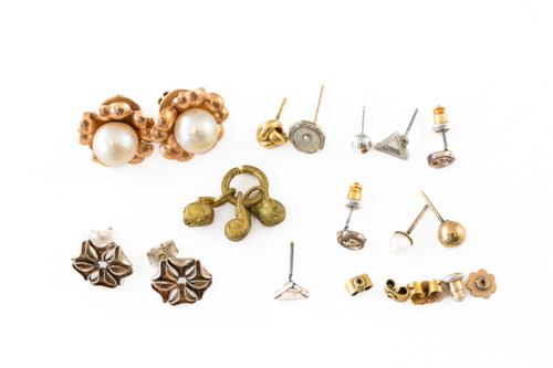 THREE PAIRS OF EARRINGS  AND A FEW FURTHER ITEMS (QTY)