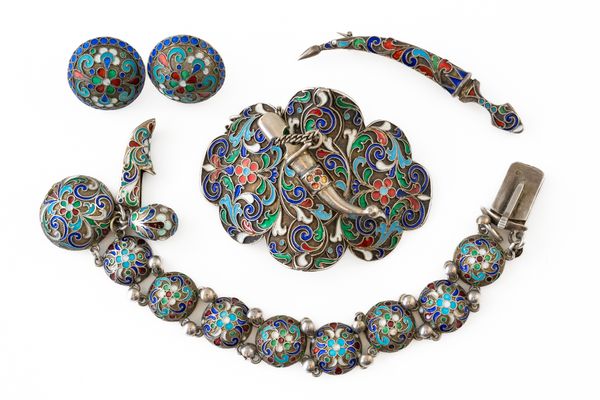 A GROUP OF CLOISONNE ENAMELLED JEWELLERY (5)