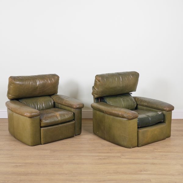 A PAIR OF MID-20TH CENTURY ITALIAN GREEN LEATHER ARMCHAIRS (2)