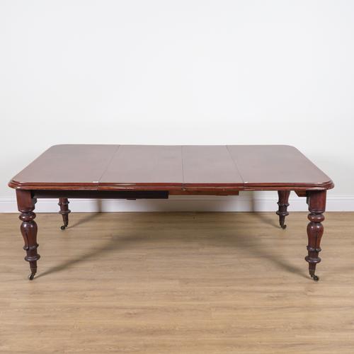 A WILLIAM IV MAHOGANY EXTENDING DINING TABLE