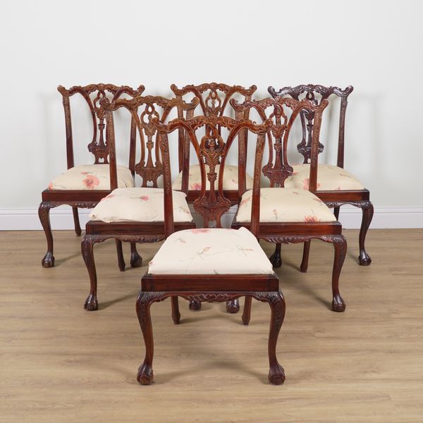 A SET OF SIX 18TH CENTURY STYLE MAHOGANY DINING CHAIRS (6)