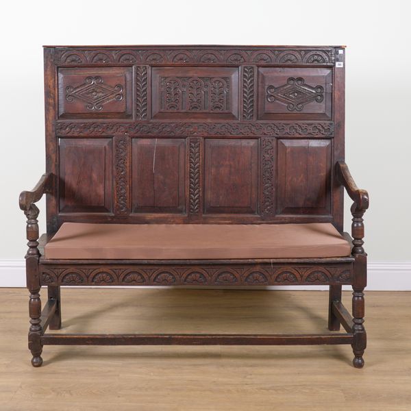 AN 18TH CENTURY AND LATER OAK SETTLE