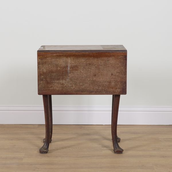 A GEORGE I MAHOGANY SINGLE DROP FLAP TABLE