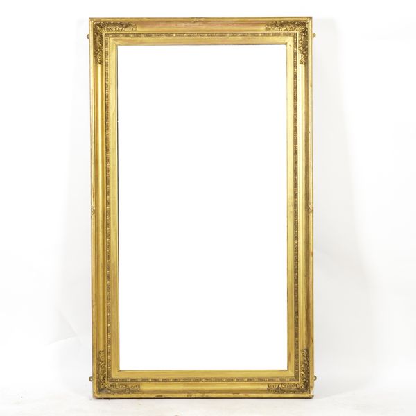 A VICTORIAN GILT FRAMED RECTANGULAR MIRROR