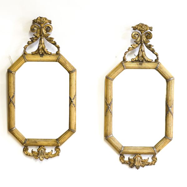 A PAIR OF LATE 19TH CENTURY FRENCH GILT FRAMED OCTAGONAL WALL MIRRORS (2)