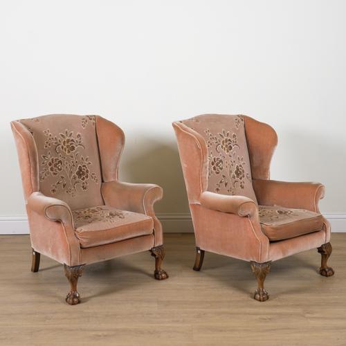 A PAIR OF 18TH CENTURY STYLE WINGBACK ARMCHAIRS (2)