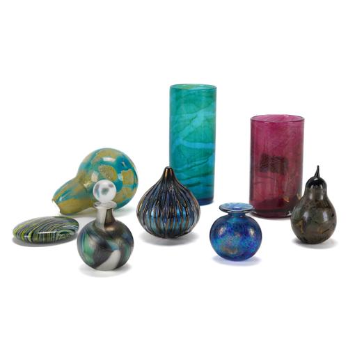 A GROUP OF ISLE OF WIGHT GLASS ( 9)