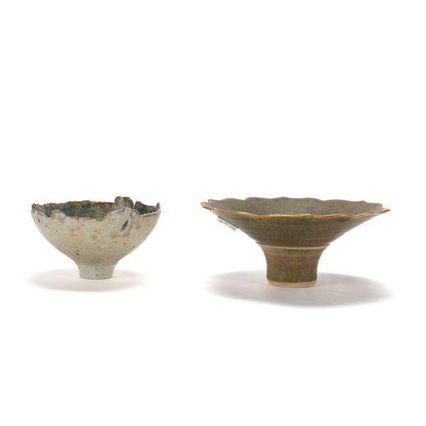 DEREK DAVIS (BRITISH, 1926-2008) A SMALL PORCELAIN BOWL (2)