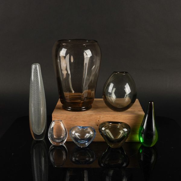 SEVEN 20TH CENTURY GLASS VASES (7)