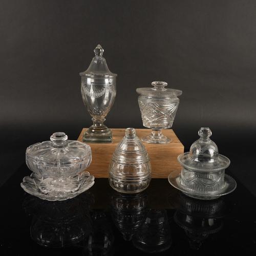 A GROUP OF 19TH CENTURY GLASSWARE (12)