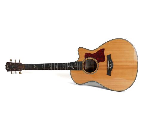 A TAYLOR 916 SIX STRING GUITAR