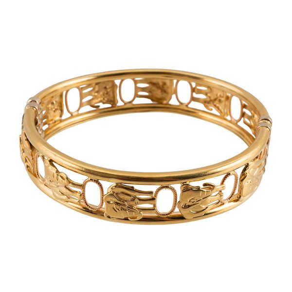 AN ELEPHANT MOTIF HINGED BANGLE