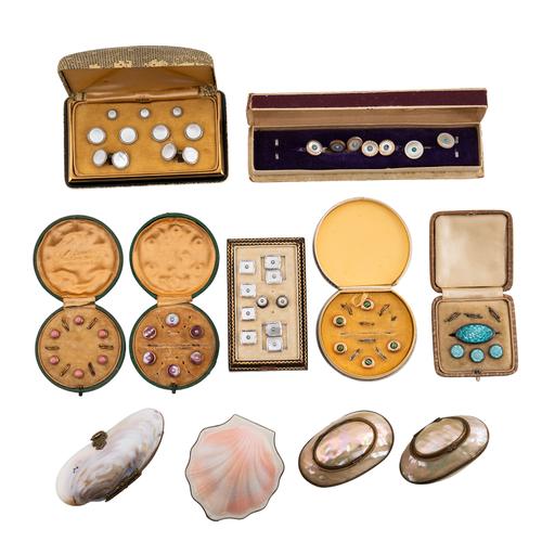 A SILVER MOUNTED SEED PEARL AND MOTHER-OF-PEARL DRESS SET AND FURTHER ITEMS (11)