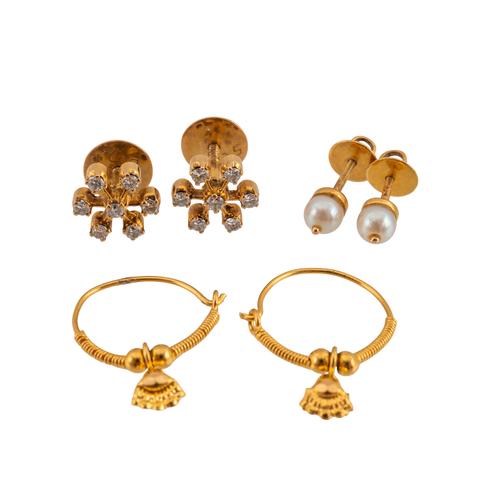 THREE PAIRS OF GOLD EARRINGS (6)