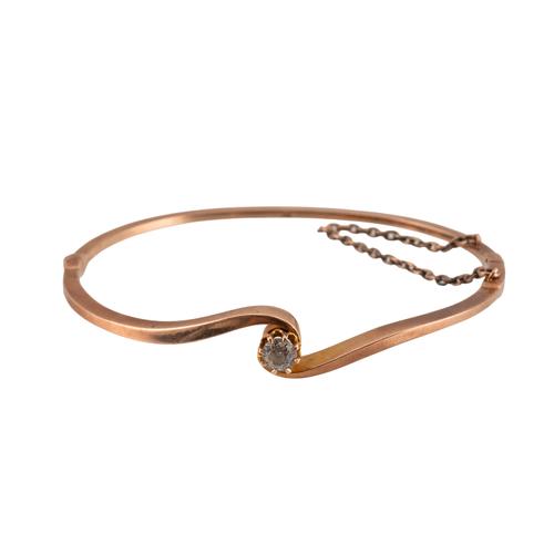 A DIAMOND SET OVAL HINGED BANGLE (2)