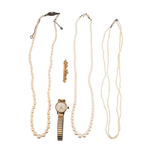 A GROUP OF ITEMS (5)