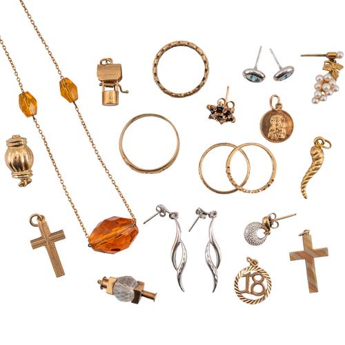 A GROUP OF MOSTLY 9CT GOLD MOUNTED JEWELLERY (20)