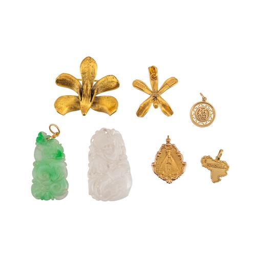 A COLLECTION OF JEWELLERY ITEMS (7)