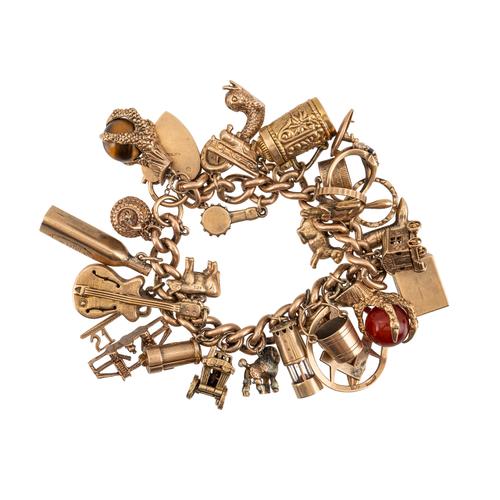 A GOLD CURB LINK CHARM BRACELET