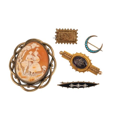 A GROUP OF BROOCHES (5)