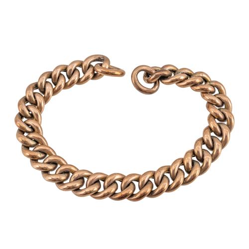 A GOLD HOLLOW CURB LINK BRACELET