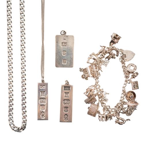 A GROUP OF SILVER JEWELLERY (6)