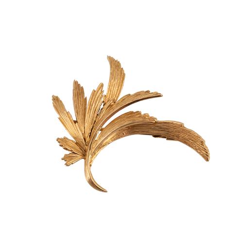 A FRENCH GOLD BROOCH (2)