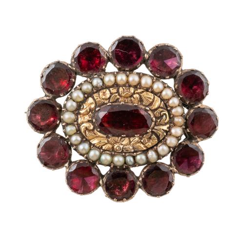 A GEORGIAN GARNET AND PEARL BROOCH (2)