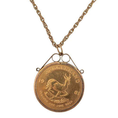 A KRUGERRAND PENDANT WITH A 9CT GOLD NECKCHAIN (2)