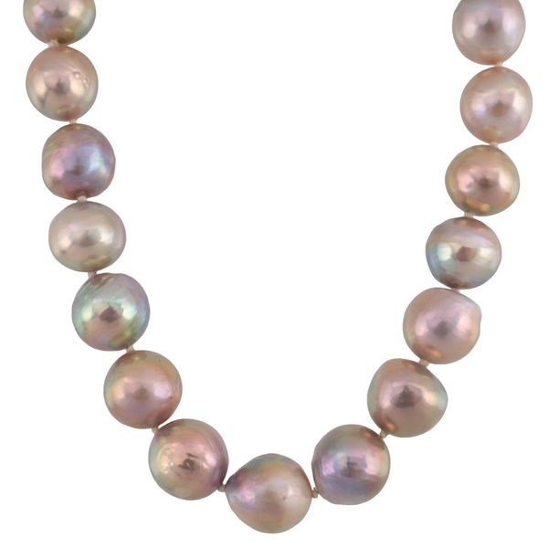 A LARGE CULTURED PEARL NECKLACE