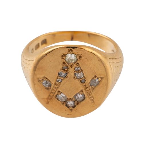 A SIGNET RING SET WITH DIAMONDS