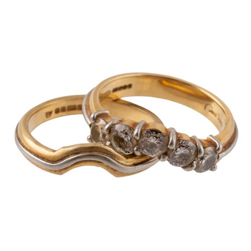 AN 18CT GOLD AND DIAMOND FIVE STONE RING AND AN 18CT GOLD WEDDING RING (2)