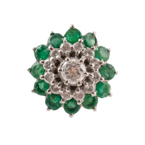 A DIAMOND AND EMERALD CLUSTER RING