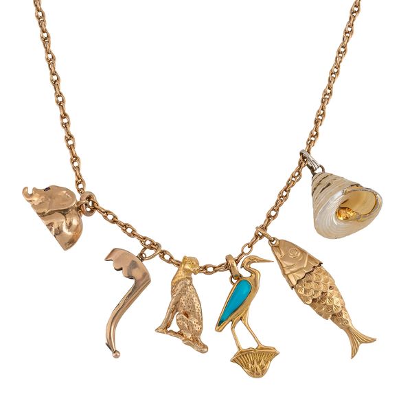 A PENDANT NECKLACE